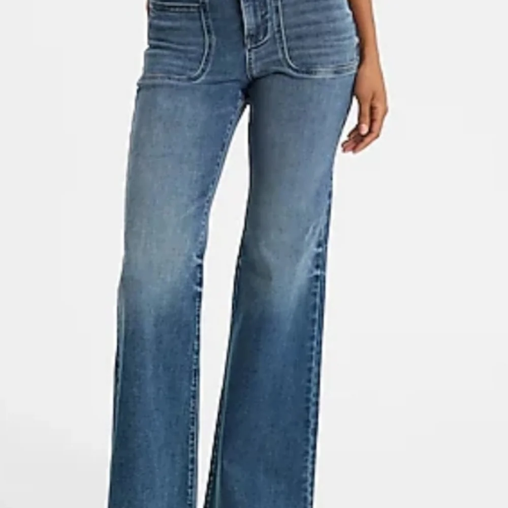 Express Women's Mid Rise Medium Wash FlexX '70s Flare Jeans - Picture 13 of 15